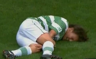 Pha vào bóng khiến Agbonlahor bị dọa giết