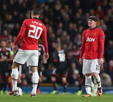 Rooney, Van Persie chẳng hơn Torres là bao