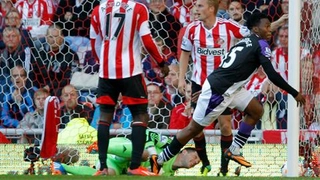 Thấy gì từ bàn thắng bằng khuỷu tay của Sturridge?