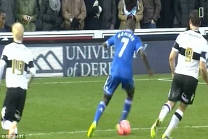 Tới lượt Ramires làm xấu mặt Chelsea