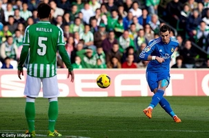 Kẻ bắt chước Gareth Bale sút phạt còn giỏi hơn Cristiano Ronaldo