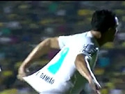 Pha ăn vạ không thể thô thiển hơn của Leandro Damiao