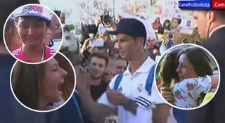 CĐV nữ sướng đến bật khóc khi được tận mắt thấy Ronaldo