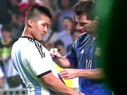 Những hình ảnh đẹp và đầy nhân văn của bóng đá