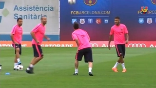 Trò giải trí với trái bóng bá đạo của dàn sao Barcelona