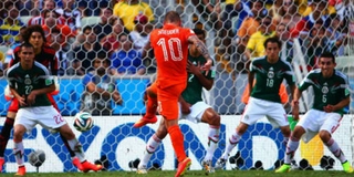 Wesley Sneijder: Chuyên gia của những cú nã đại bác thần sầu