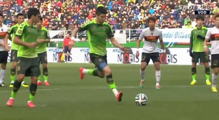 Pha phối hợp sút penalty theo kiểu song kiếm hợp bích