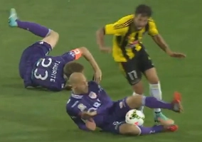 Tấm thẻ đỏ siêu tốc nhất hành tinh