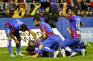 Video bàn thắng: Levante 2-1 Valencia (Vòng 12 La Liga)