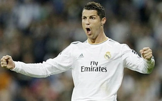 CĐV đua nhau “bắt chước” phong cách ăn mừng bàn thắng của Ronaldo