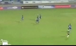 Cú đánh gót ghi bàn không tưởng và khó tin bậc nhất thế giới