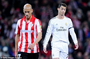 Ronaldo bị đuổi khỏi sân vì đánh nguội đối phương