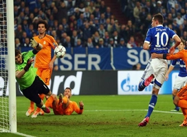 “Thánh Iker” lại hiển linh ở trận gặp Schalke