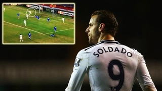 Pha bỏ lỡ khó tin từ 4m của Soldado