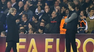 Ức chế, Tim Sherwood suýt phang HLV Benfica