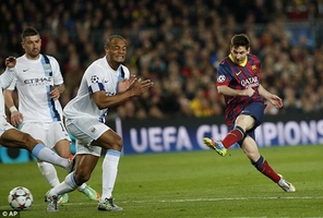 Barca bị cướp trắng 1 bàn thắng trong trận thắng Man City