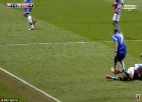 Ramires đạp bóng như Đình Đồng ở V.League