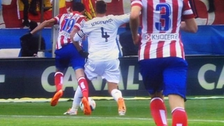 Atletico Madrid bị trọng tài cướp 1 quả penalty