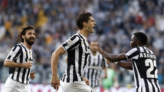 Pha đánh gót tinh tế của Llorente