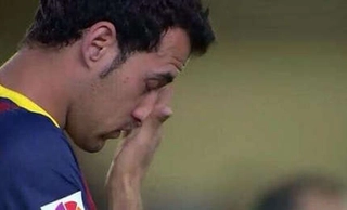 Busquets khóc tưởng niệm thầy Vilanova