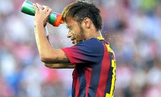 Hết ăn vạ trơ trẽn, Neymar lại bị đối thủ chê hôi mồm