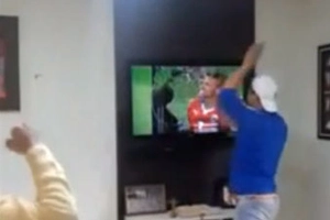 Đập nát TV khi xem Brazil đá luân lưu