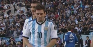 Messi lại nôn khan ở trận Slovenia