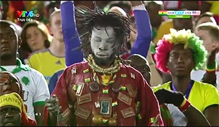 CĐV Ghana làm phép cổ vũ đội nhà