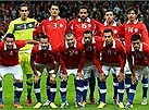 Thót tim fan cuồng chặn xe đội tuyển dự World Cup