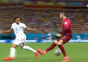 Ronaldo làm xiếc trong trận Mỹ 2-2 BĐN