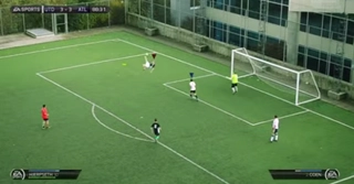 Bị thủng lưới khi đang mải mê... ăn mừng