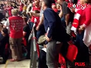 Pha ăn mừng cực quái của CĐV Arsenal