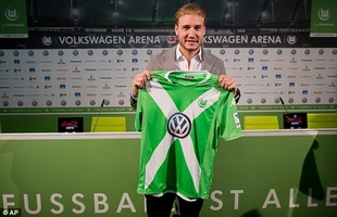 Chân gỗ huyền thoại Bendtner ghi tuyệt phẩm