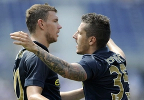 Jovetic tiếp tục lập công, Man City vẫn thua trên chấm luân lưu 11m