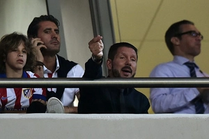 Olympiacos 3-2 Atletico Madrid: Cái chết bất ngờ của nhà vua