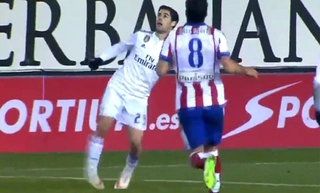 Cú đánh gót tuyệt kỹ của Isco