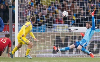 Hai pha cứu thua bằng chân tuyệt đỉnh của thủ môn De Gea