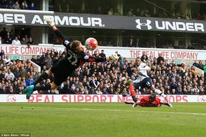 Những pha cứu thua xuất sắc nhất nhất vòng 9 Ngoại hạng Anh 2015-2016