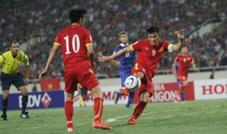 SỐC: Truyền hình Thái Lan chế nhạo tiền đạo Lê Công Vinh