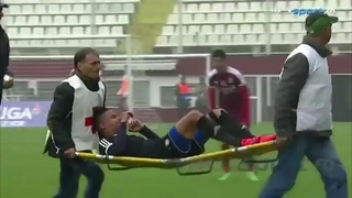 Cứu thương già báo hại cầu thủ trẻ