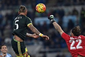 Video clip bàn thắng: Lazio 1-3 AC Milan (Vòng 11 Serie A 2015/2016)