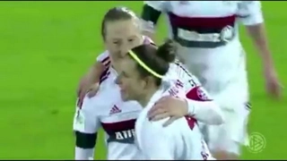 Siêu phẩm sút xa của sao nữ CLB Bayern Munich