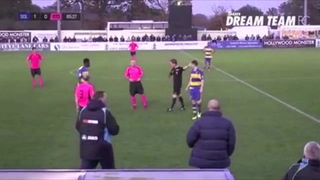 Tấm thẻ đỏ siêu khó hiểu