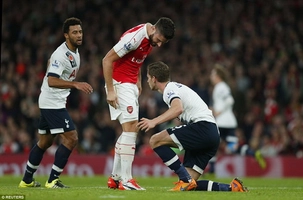 Tiền đạo Giroud vô duyên ra sao trận Arsenal 1-1 Tottenham