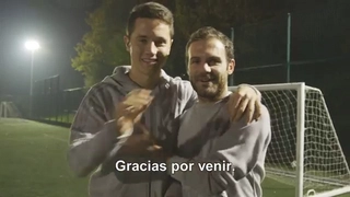 Tiền vệ Juan Mata trổ tuyệt kỹ tâng bóng đôi cùng Ander Herrera