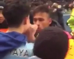 Bị chế giễu, Neymar suýt tẩn fan Man City