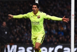 Luis Suarez trình diễn ra sao ở trận Granada 1-3 Barca