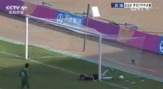 Bàn đá phản lưới nhà không giống ai ở Trung Quốc