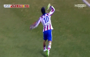 Tổng hợp những vụ giày bay trong tuần