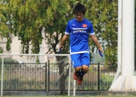 Động tác nhảy dây siêu ngố của tiền vệ Tuấn Anh ở U23 Việt Nam